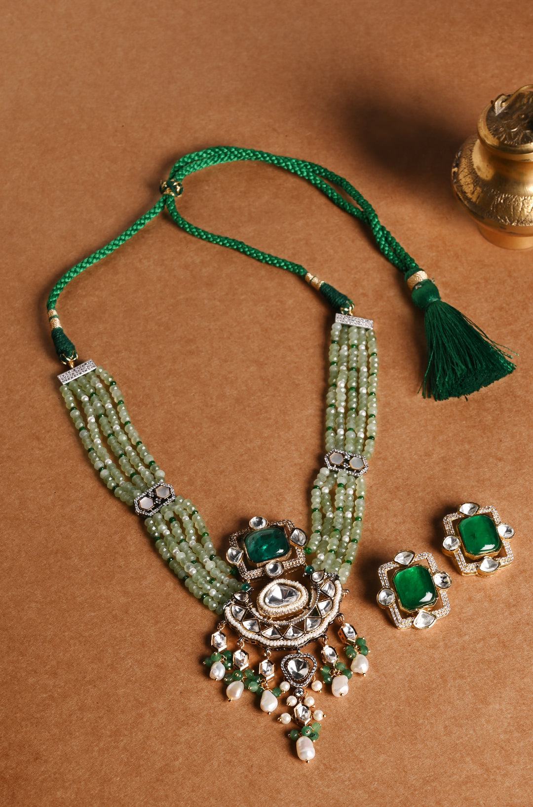 Gorgeous Green Necklace With Earrings