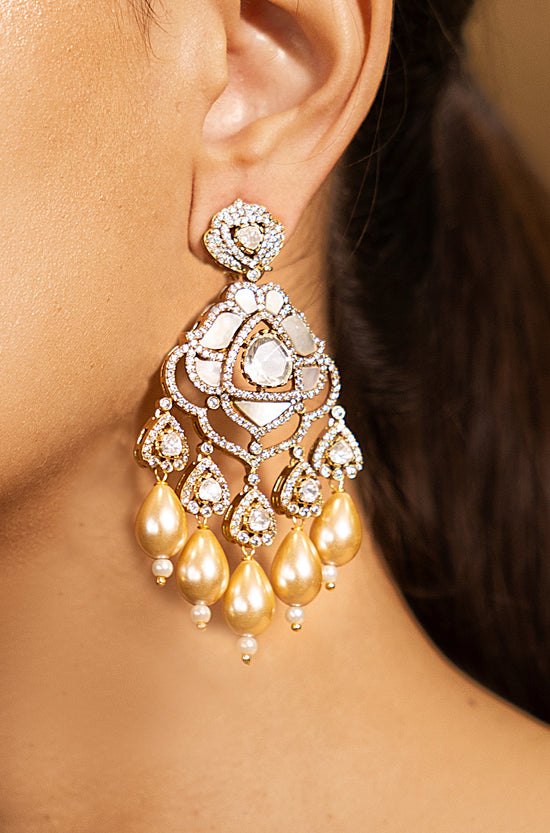 Chic Golden Goddess Earrings