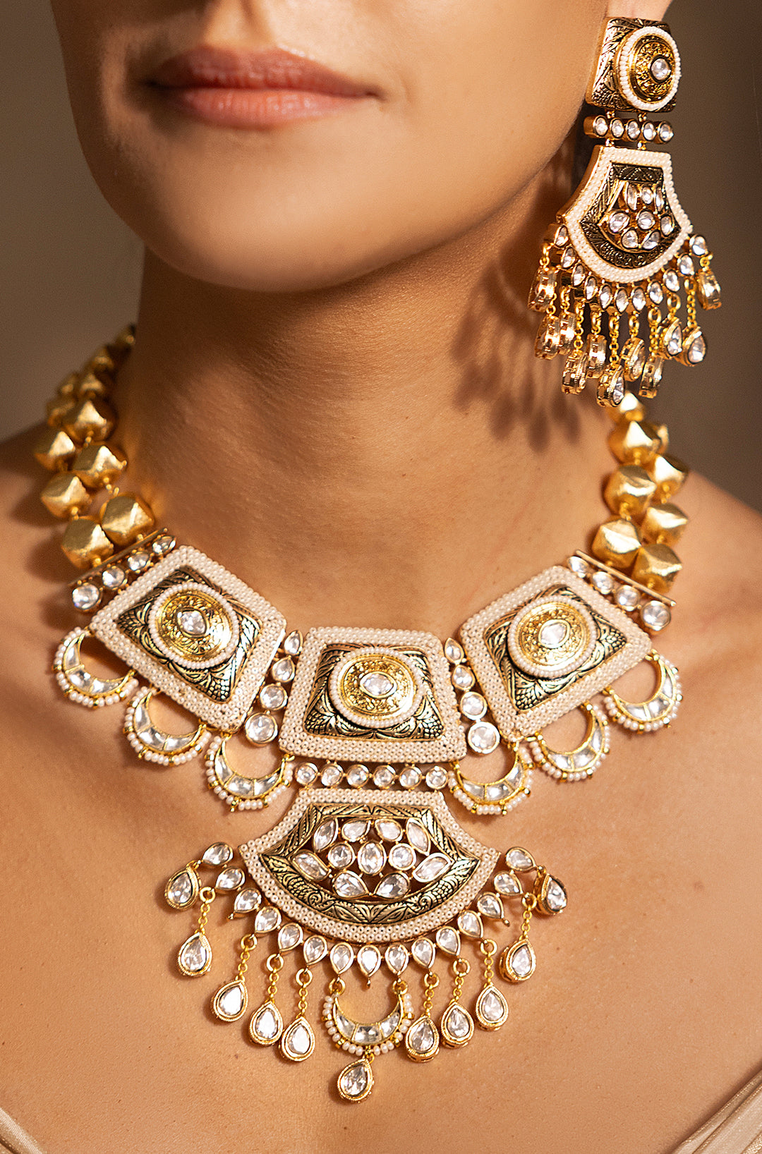 Elegant Pearl-White Shine Necklace Set